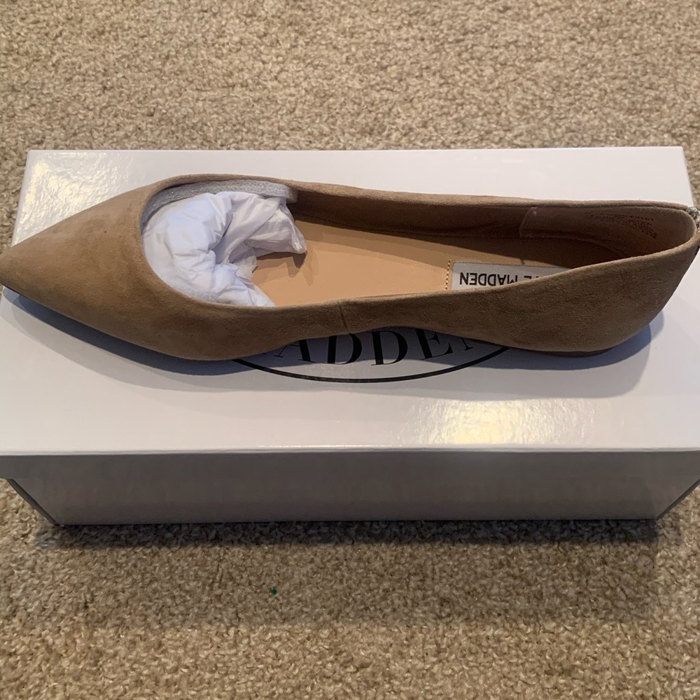New in Box Steve Madden Camel Suede Flats (size 9)